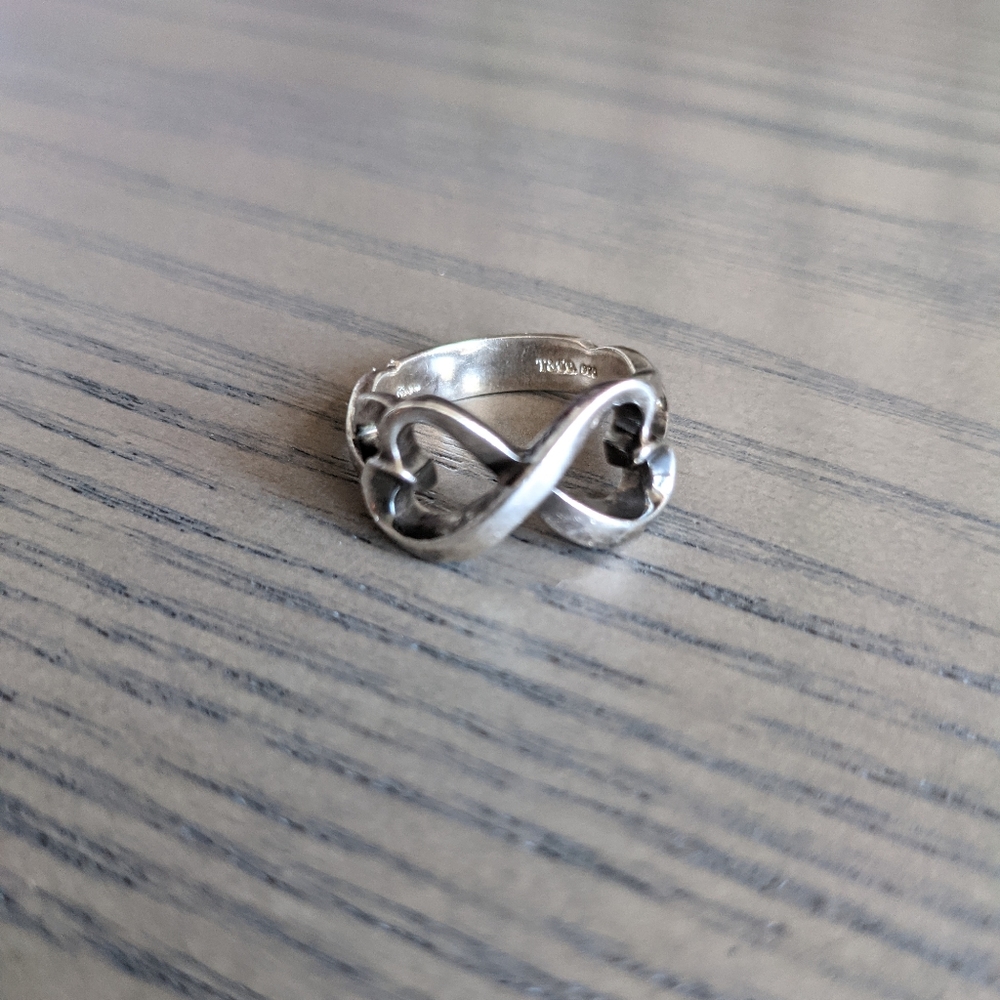 Tiffany & Co Paloma Picasso Infinity heart ring